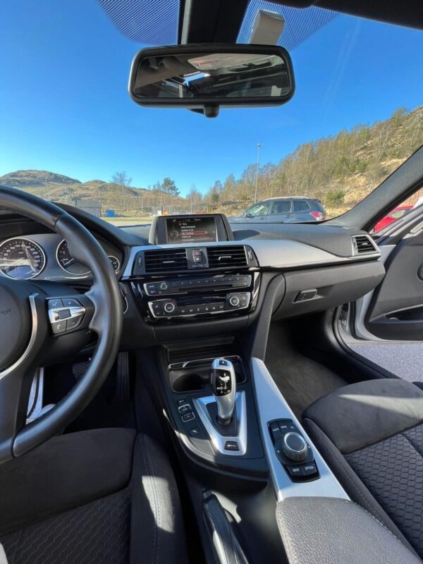BMW Série 3 330E – Image 2